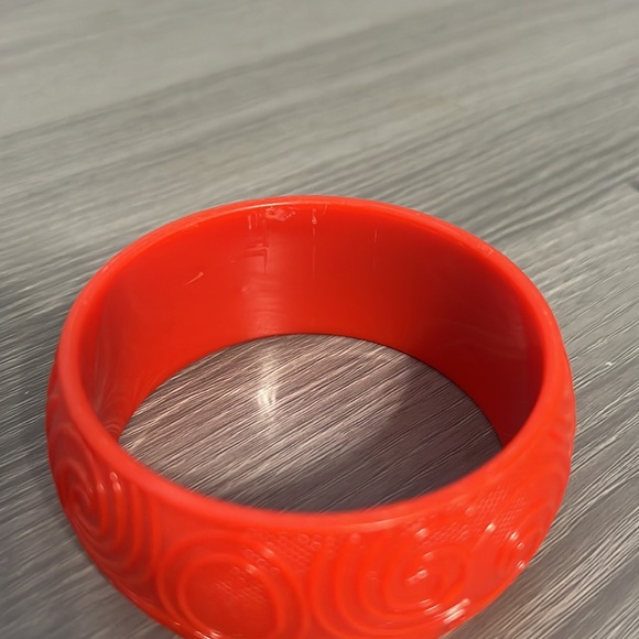 Vintage Red Plastic Bangle Bracelet with Embossed Swirls, EUC - Picture 4 of 6